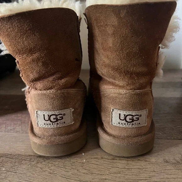 UGG Bailey Button Toddler size 11 - Picture 5 of 5